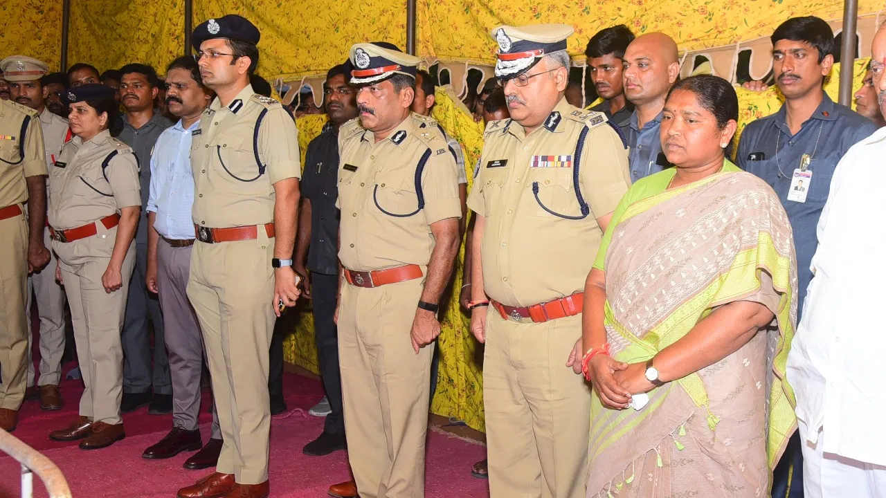 ములుగు మావోయిస్టు కాల్పుల్లో ముగ్గురు గ్రేహౌండ్స్ కానిస్టేబుళ్ల మరణం…!!